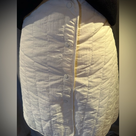 Zara White Short Skirt with 4 buttons - Picture 2 of 3